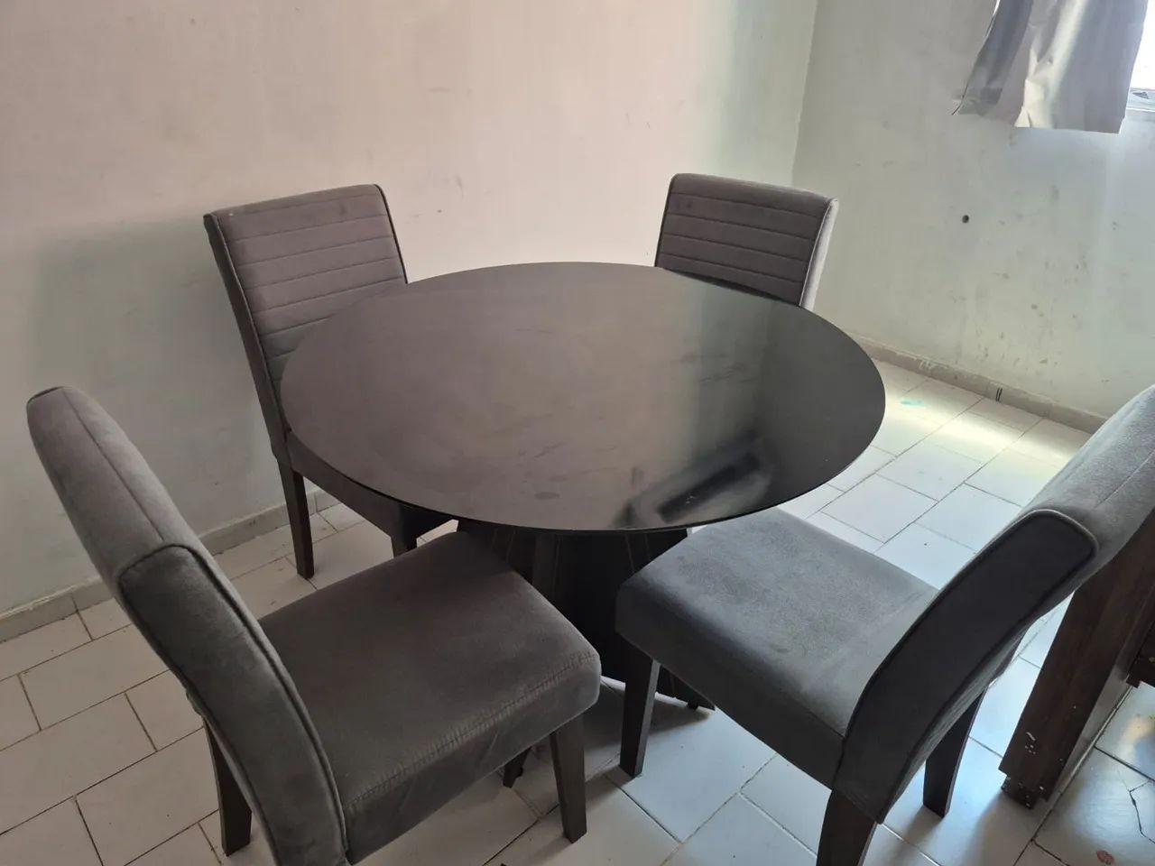 Poltrona, mesa de jantar, sofá cama
