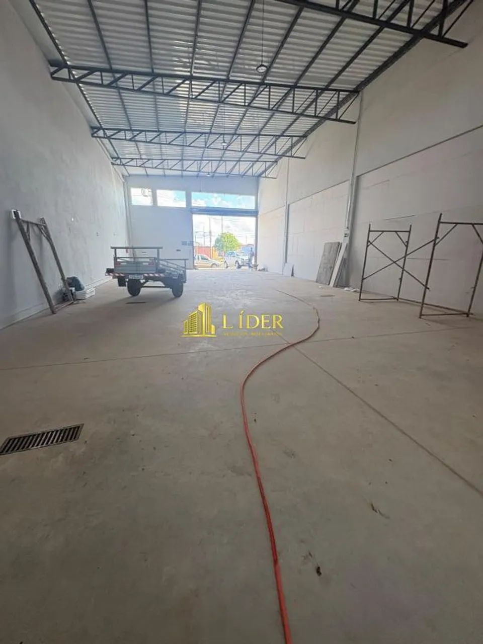 BARRACÃO RECÉM CONSTRUÍDO - Foto 2