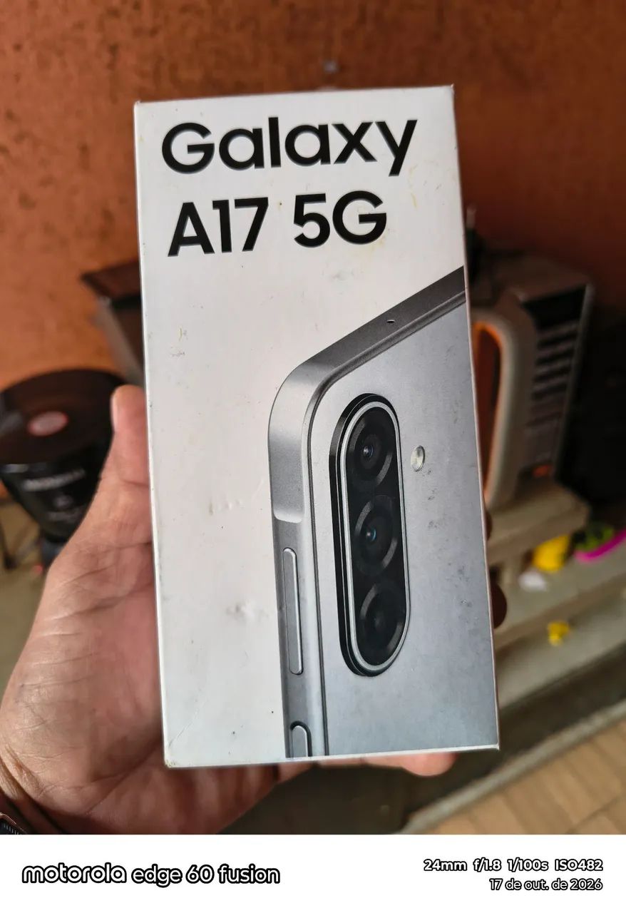 Caixa com nota fiscal do Galaxy a 17