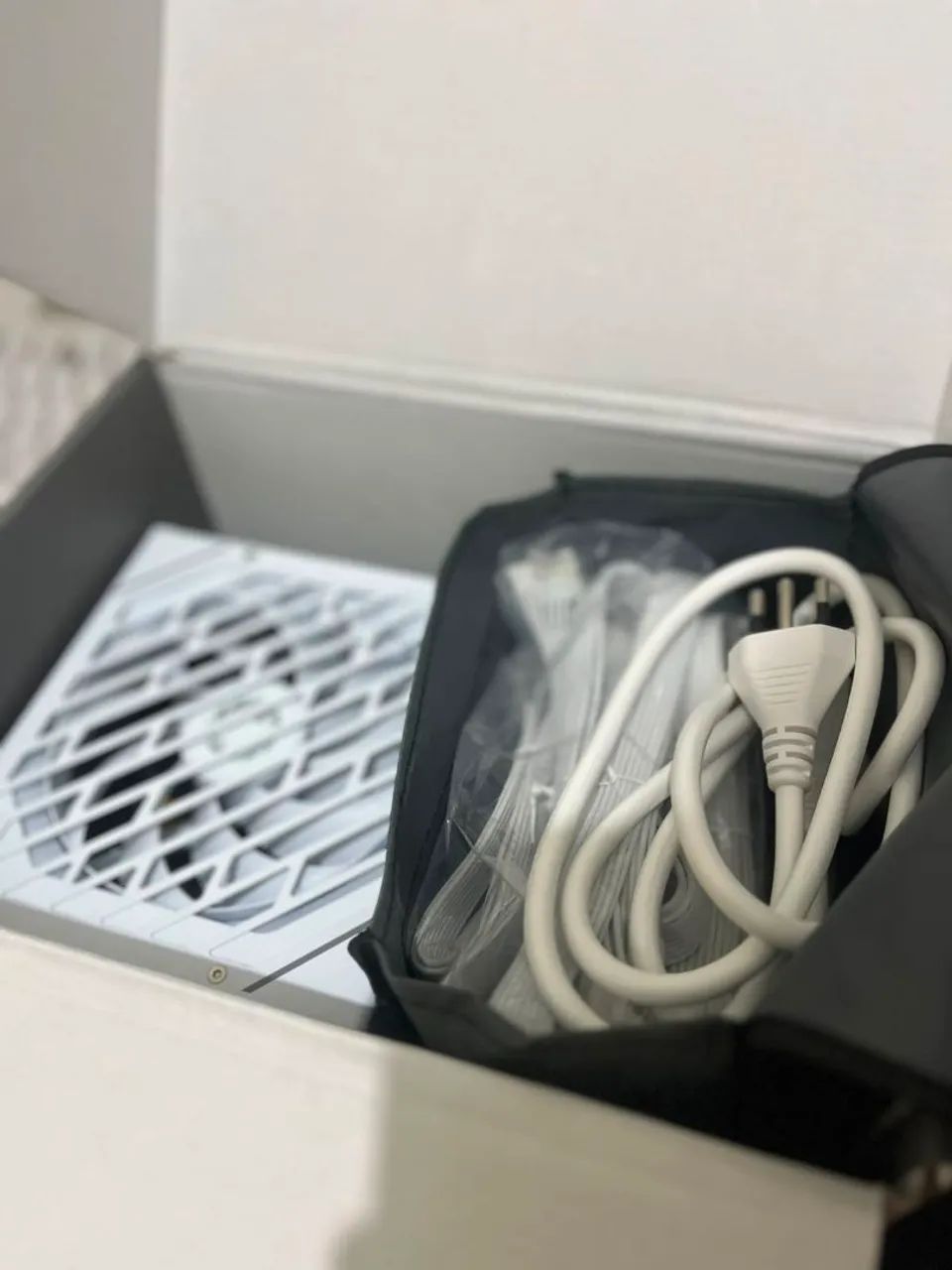 Fonte Gamemax 1050W 80Plus Platinum SEM USO  - Foto 3