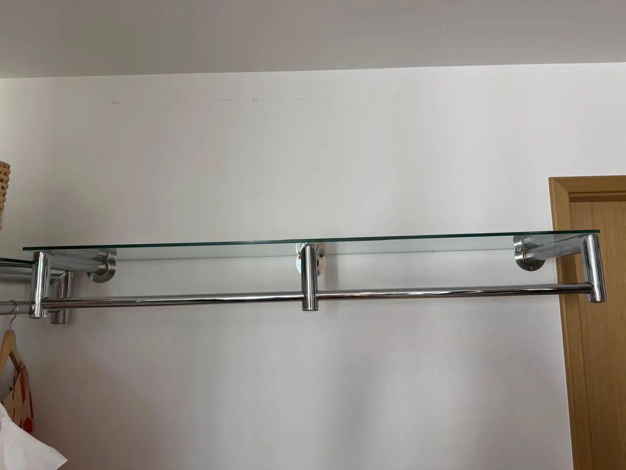 Arara de parede para roupas cromada - Foto 2