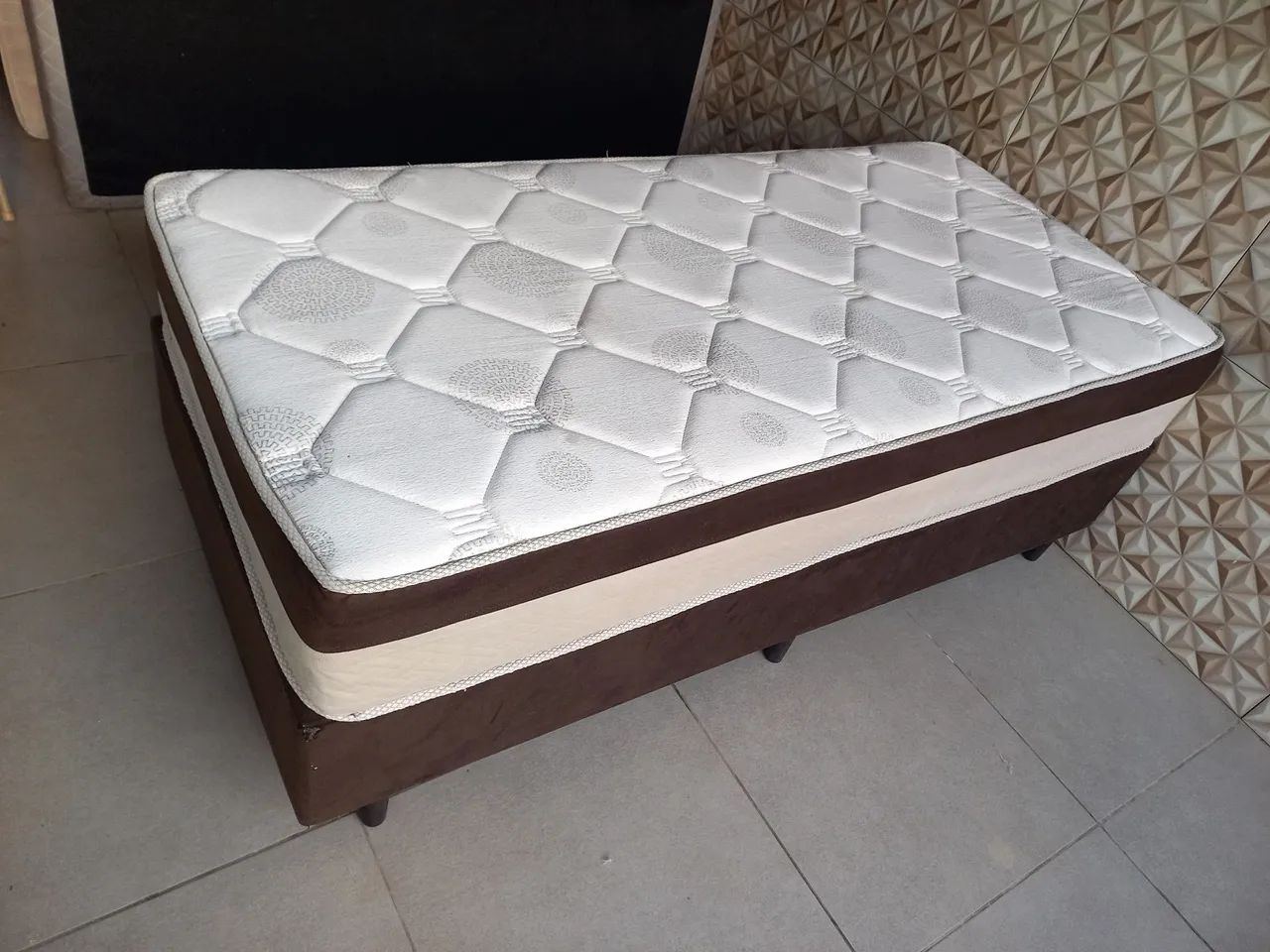 Vendo cama Box de solteiro 65082645174146123