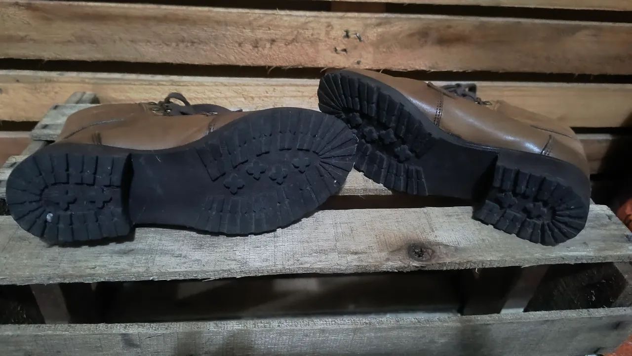 Botas de couro marrom - Foto 5