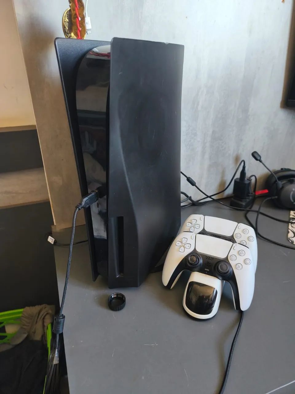 Ps5 Fat com leitor de disco + 2 controles + base de carregamento