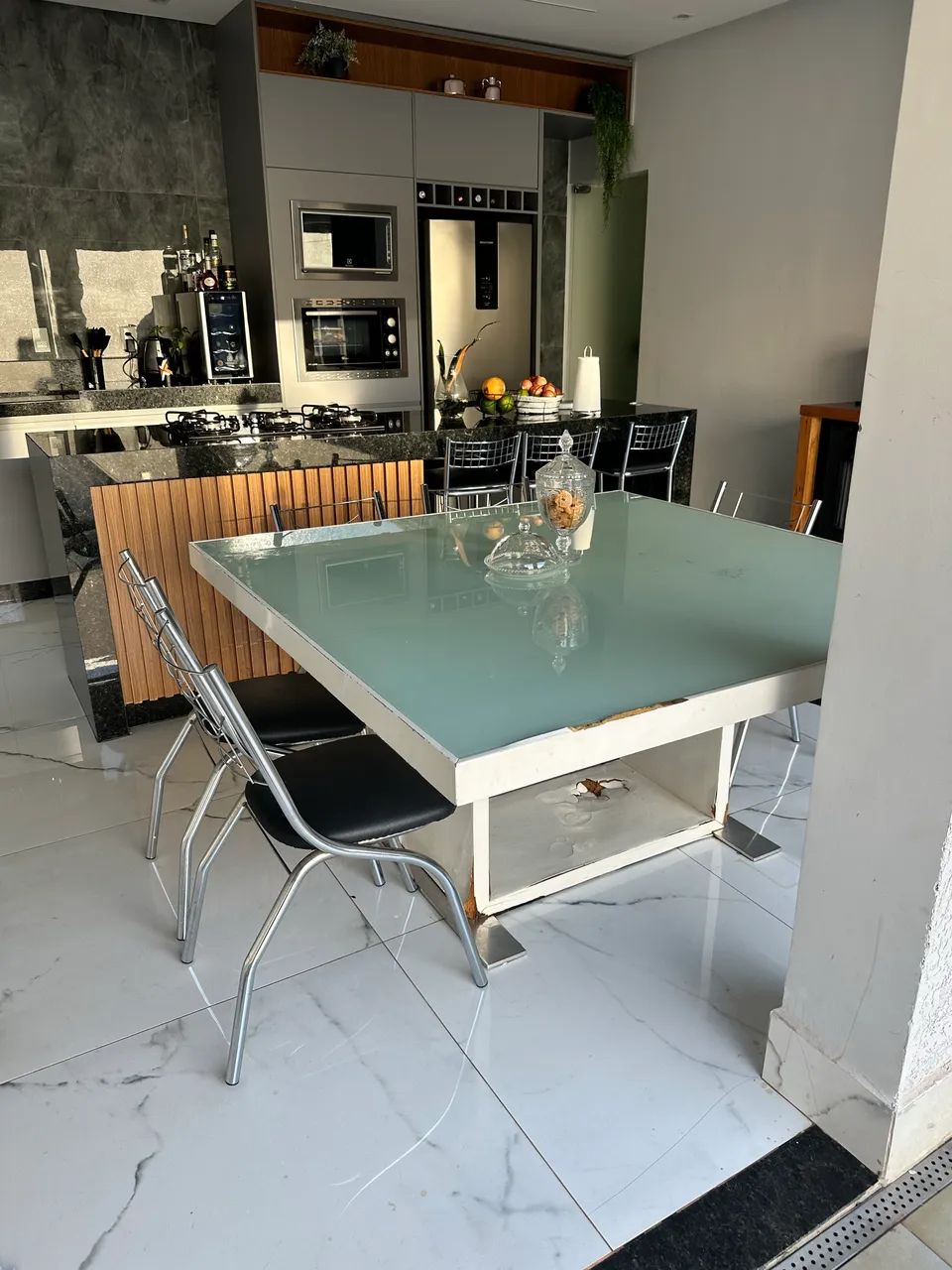 Mesa 1,5x1,5 + 6 cadeiras 