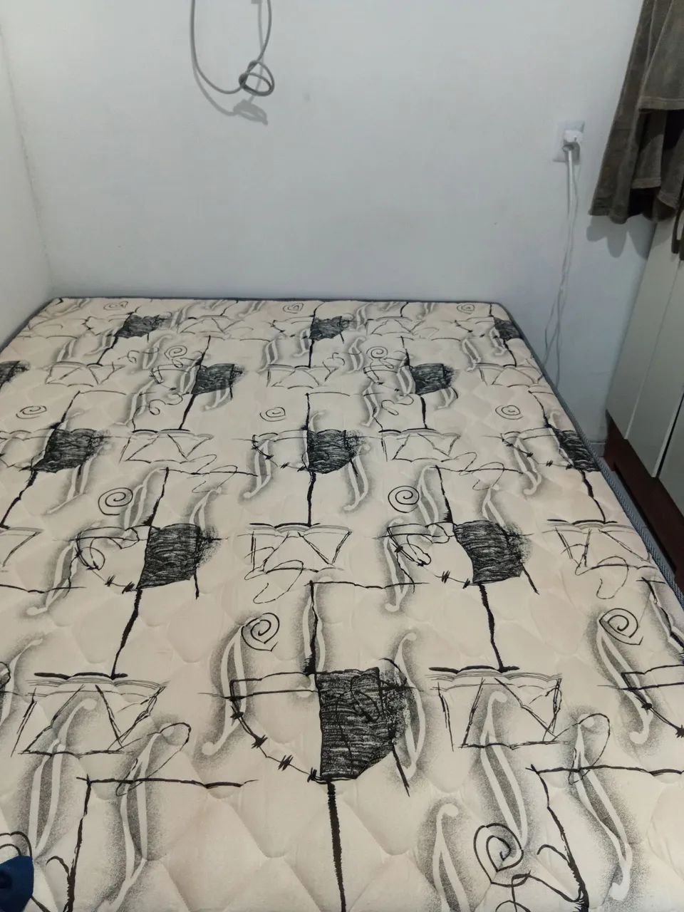 Vendo Cama Box Queen Ortobom + Colchão Ortopédico - Foto 2
