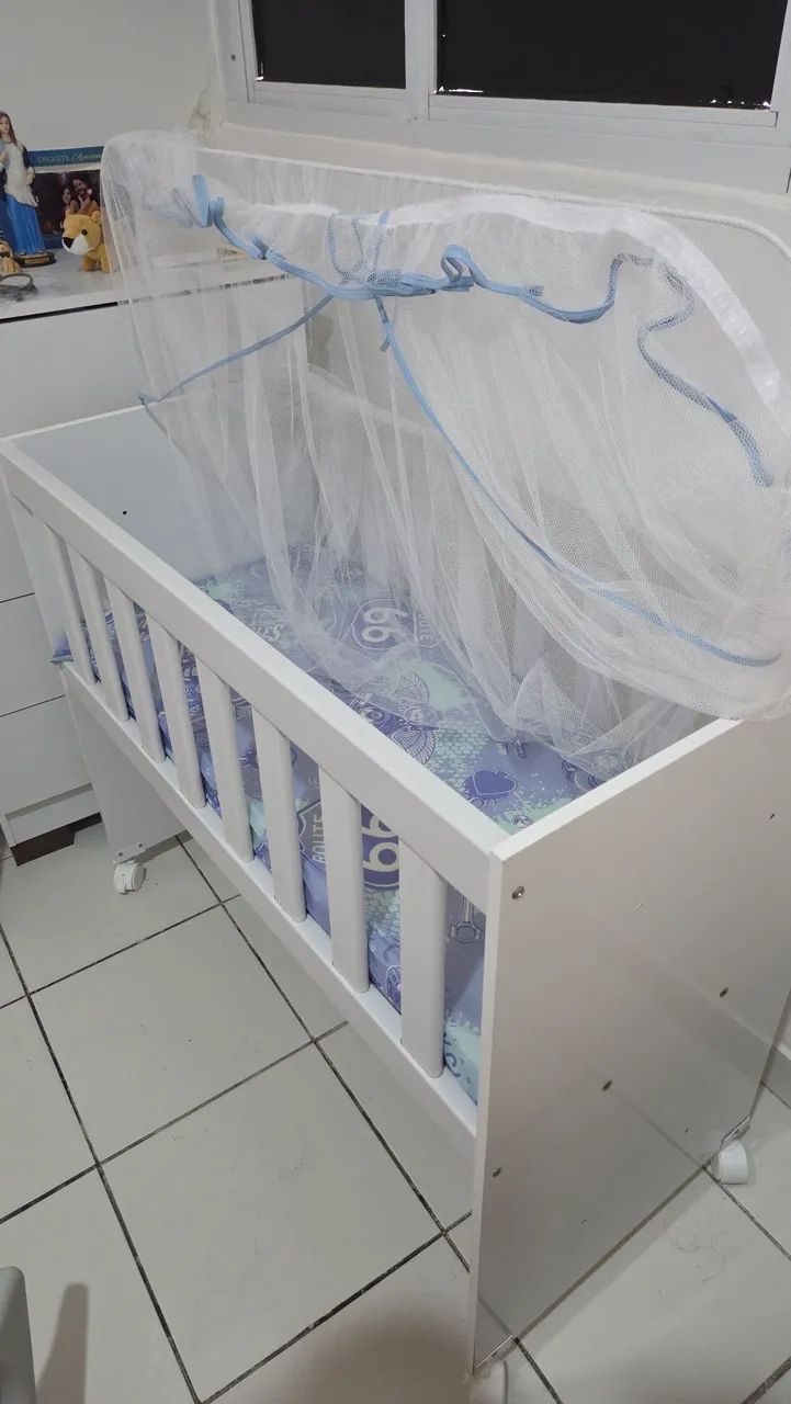 Vende-se mini berço com colchão e acessórios