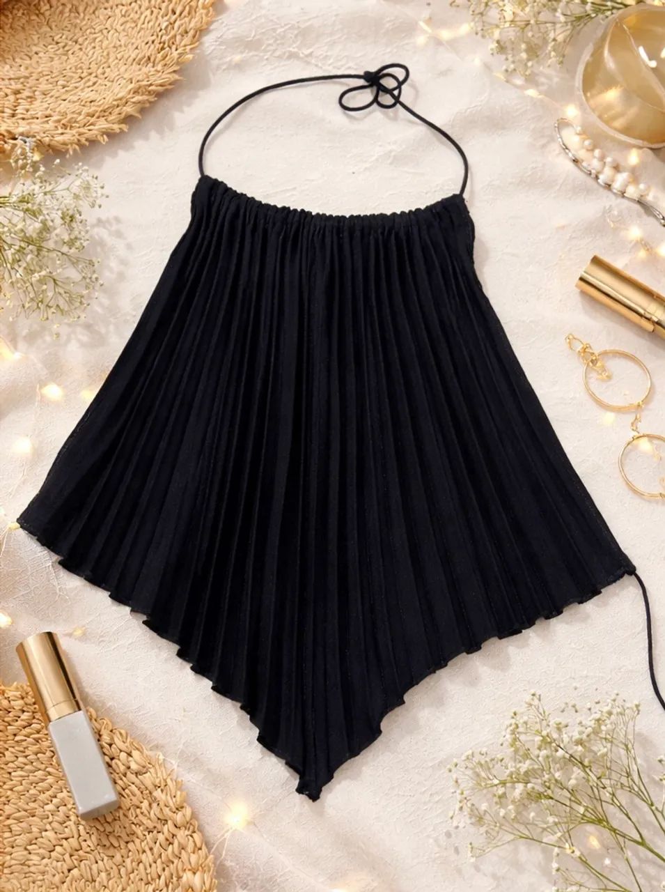 blusa triangular plissada preta e bege - Foto 2