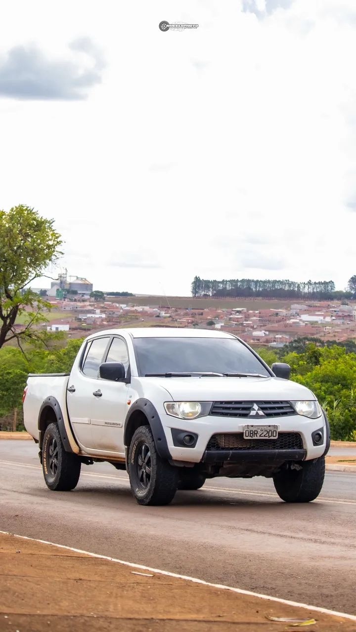 Mitsubishi L200 2013