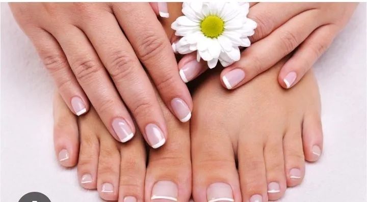 Precisa de Manicure e pedicure