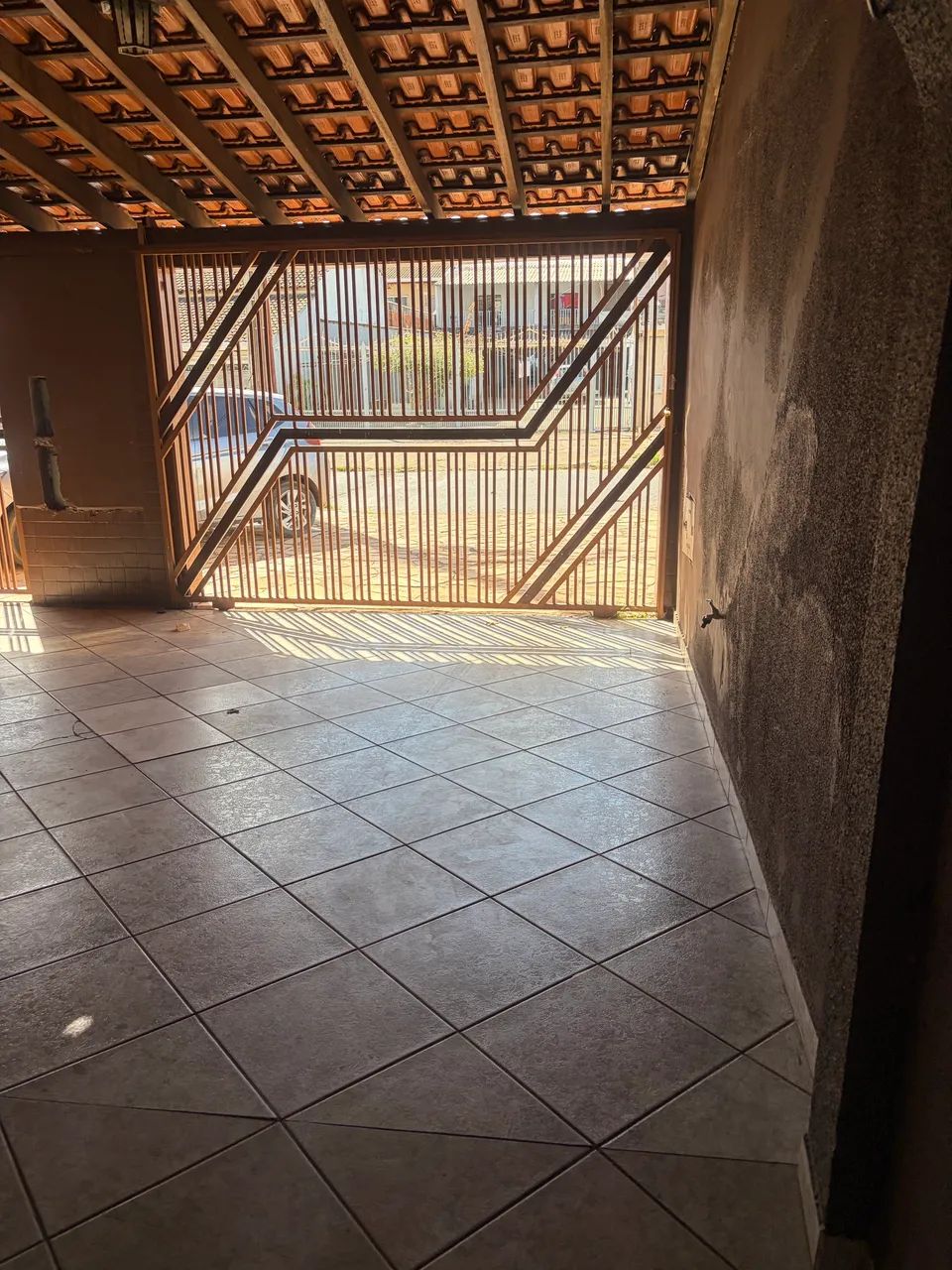 Alugo casa na QNG - Foto 2