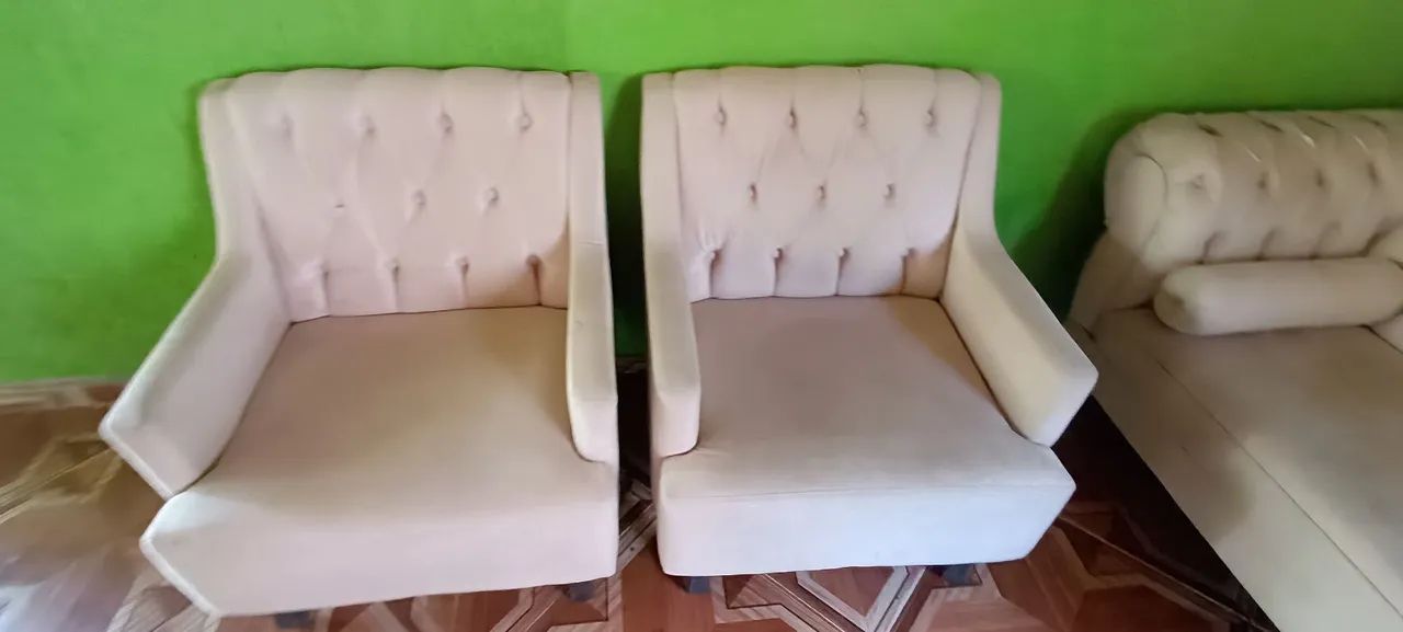 DIVÃ CAPITONÊ CONJUNTO COM 2 POLTRONAS  - Foto 2