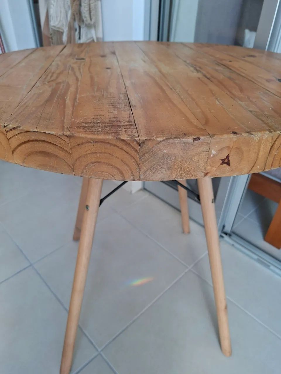 Mesa redonda madeira 74cm diâmetro e 76 de altura  - Foto 3