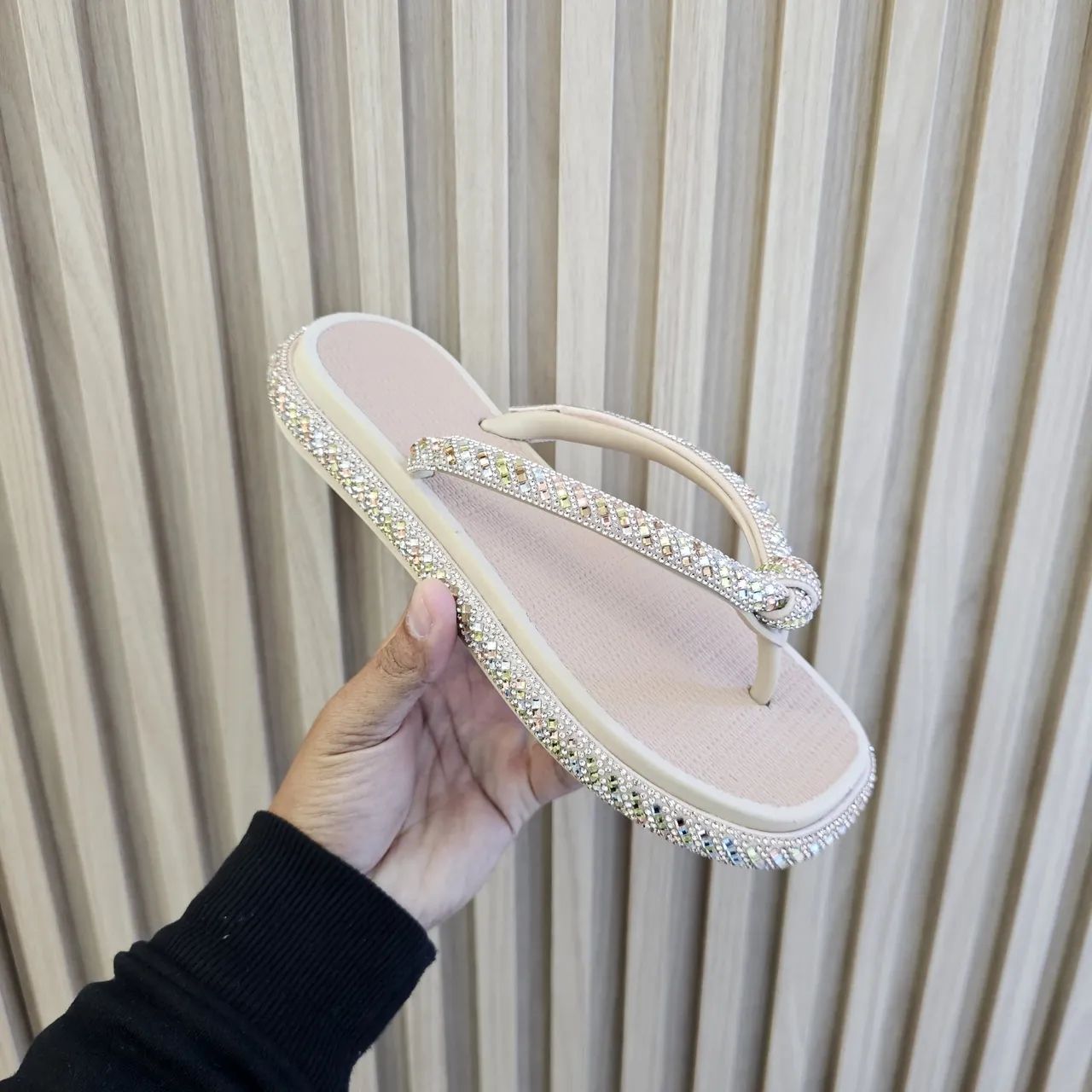 Chinelo Feminino com Strass - Elegância e Conforto - Foto 3
