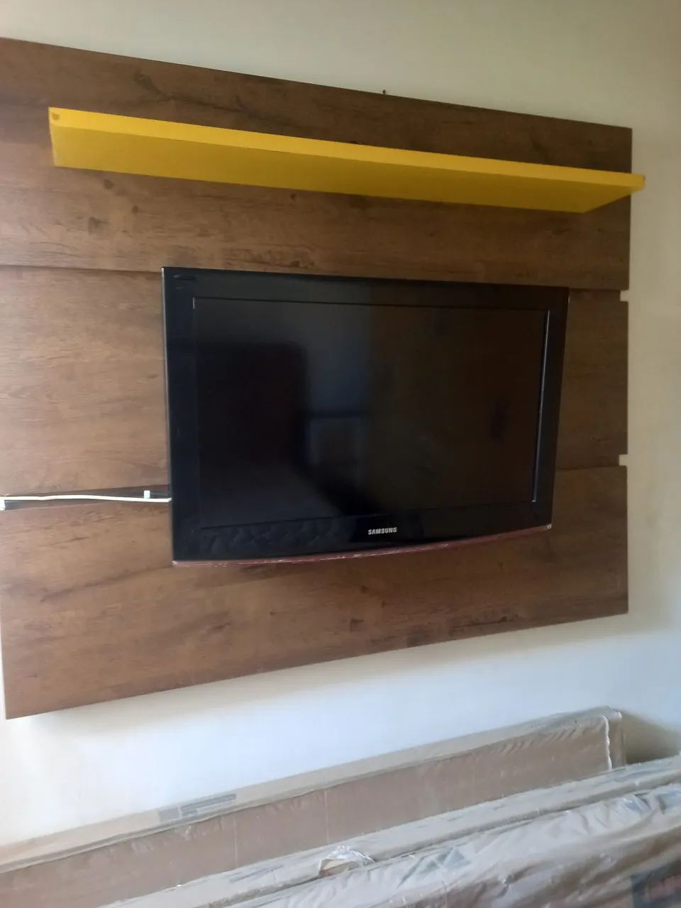 Vendo rack para televisão  de madeira.,1,40m. - Foto 2
