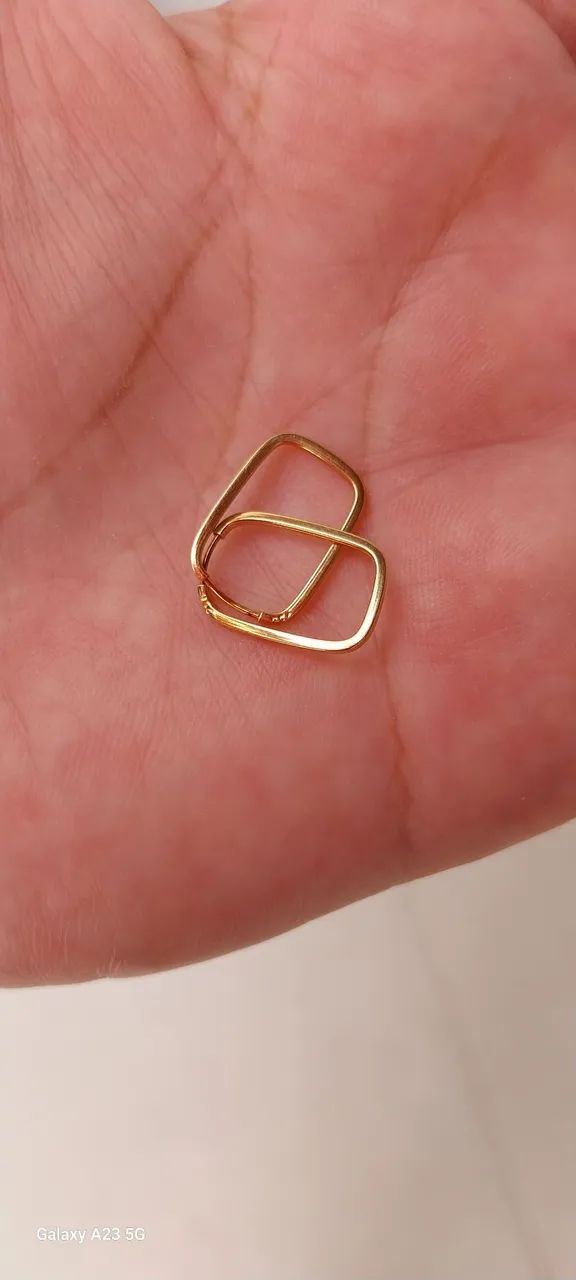 Brinco de ouro pra criança  usado mas bem conservado