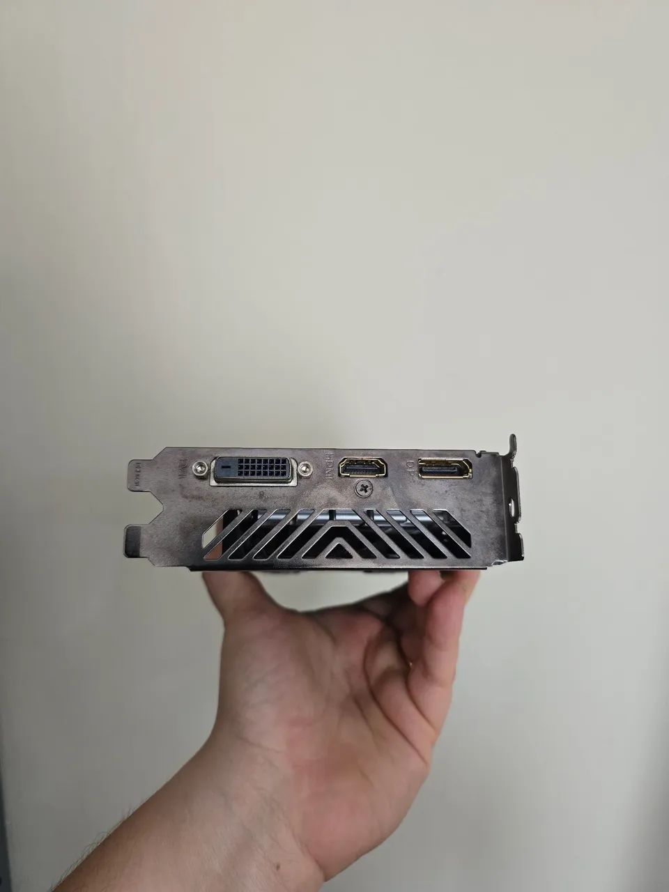 Placa de vídeo GTX 1050 TI 4GB GIGABYTE - Foto 5