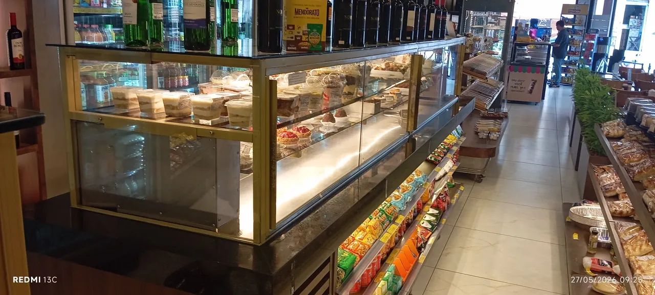 Mesa refrigerada para Pães e Bolos com conveniência.