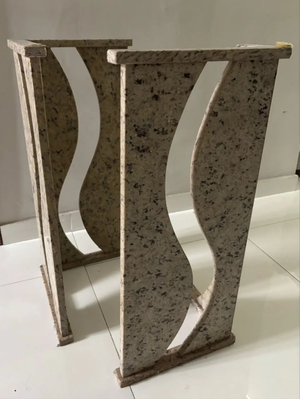 Mesa com base de granito e tampo de vidro  - Foto 4