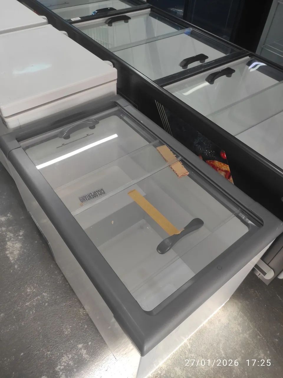 Bh Freezer horizontal tampa de vidro para sorvete 300 litros 
