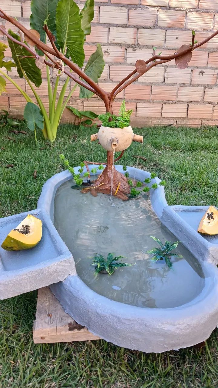 Vendo esse lindo bebedouro e comedouro pra pássaro  - Foto 2