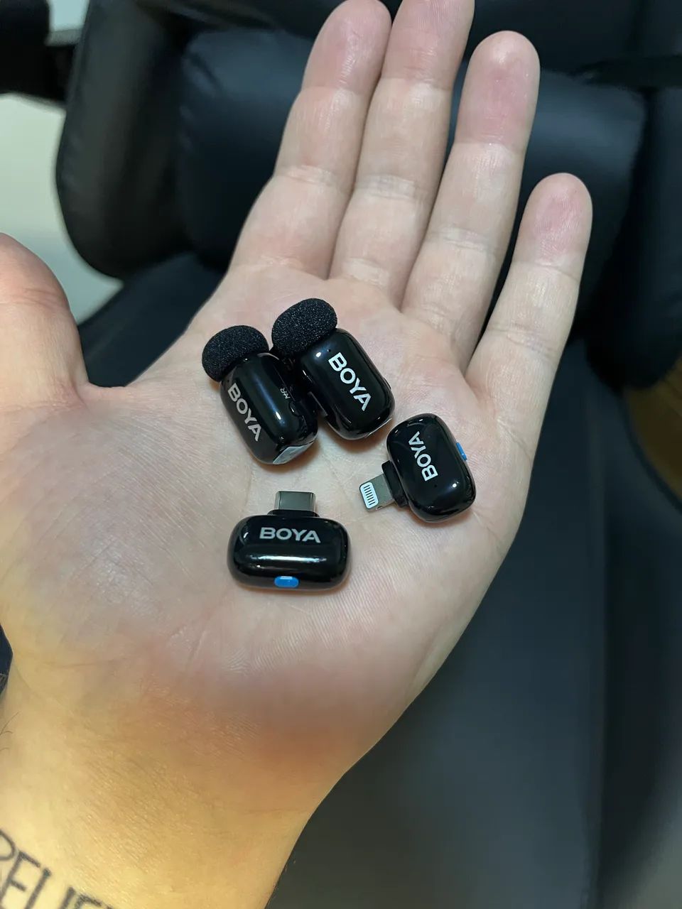Microfone De Lapela Sem Fio Boya Mini Para IPhone e Android Com 2 Microfones Seminovo - Foto 5