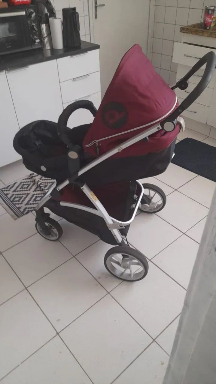 Vendo Carrinho de bebê 2 em 1 - Foto 3