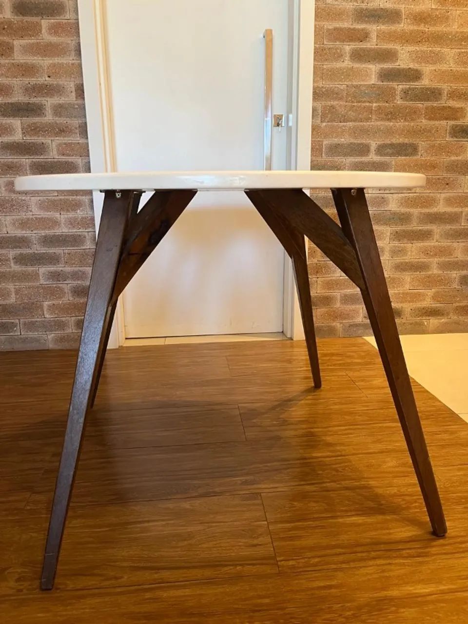 Mesa Jantar Redonda Eames Luxo Laca Branca e Madeira 1,20m - Foto 5