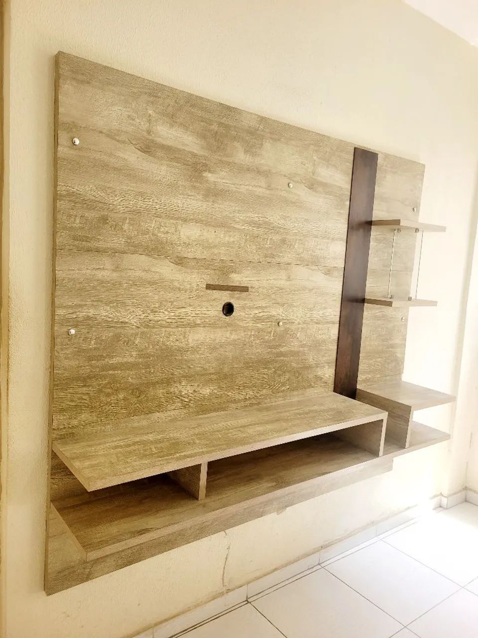 Painel para TV em MDF Amadeirado. - Foto 4