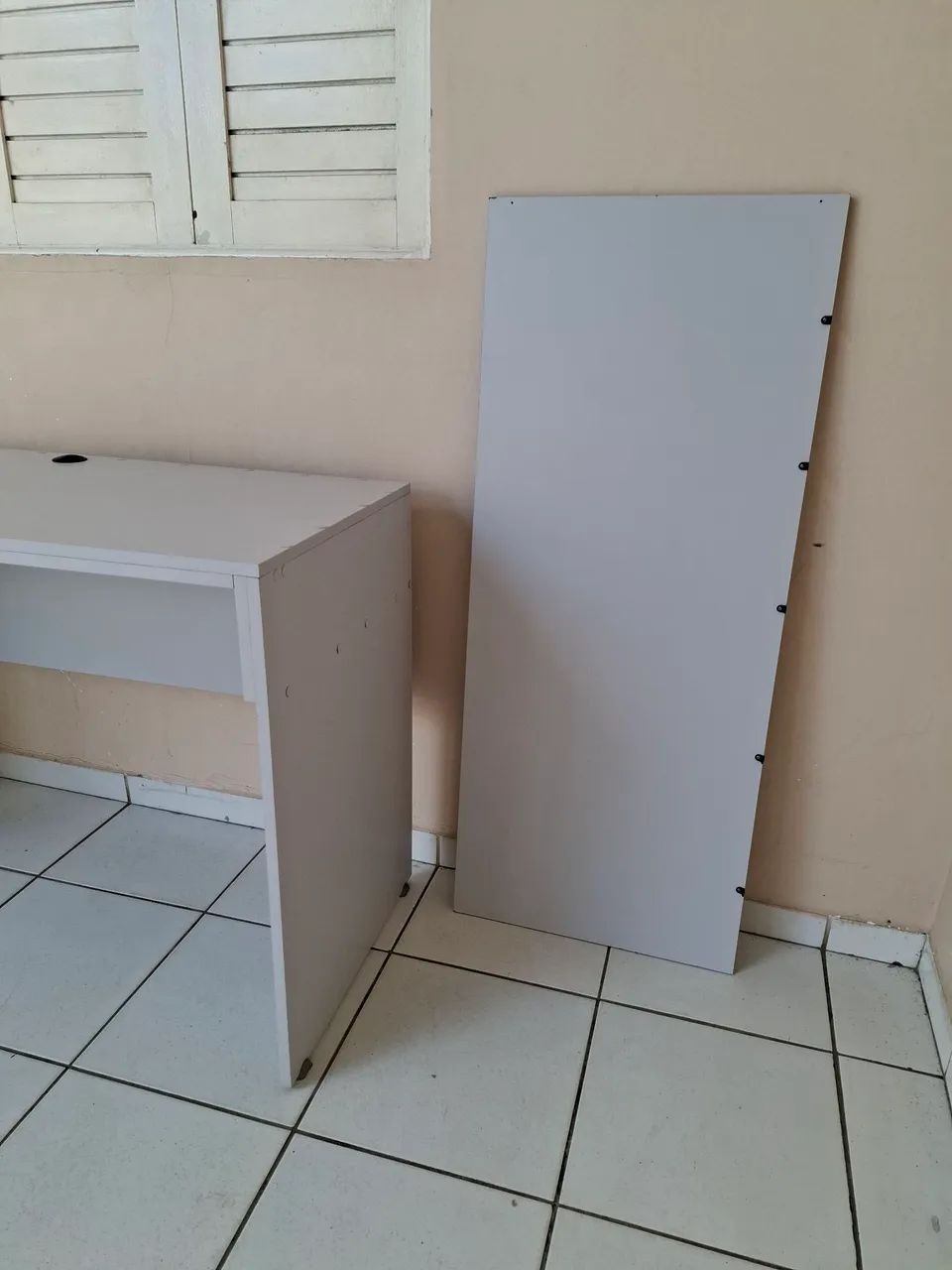Mesa de madeira pra home office, escritório e estudos - Foto 3