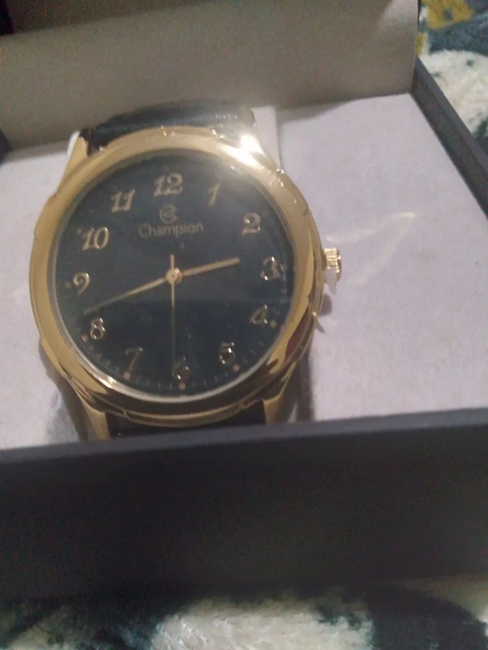 Relógio campismo dourado com pulseira de couro  - Foto 2