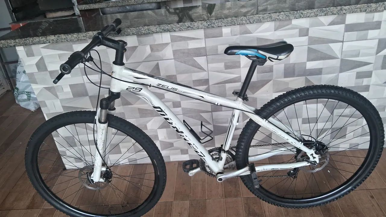 Bicicleta aro 29 guadro 17 usada funcionando tudo  - Foto 2