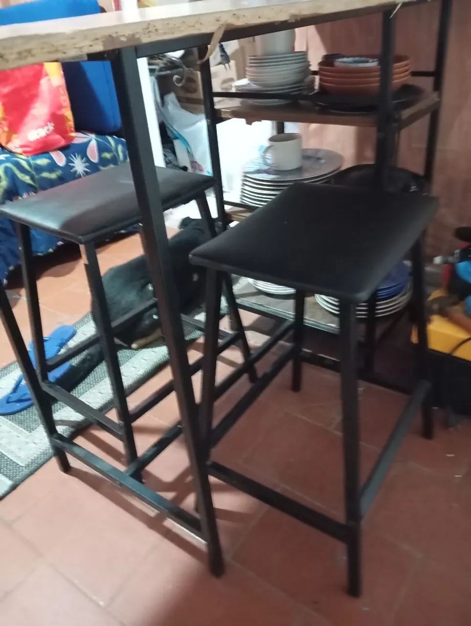 Mesa com duas banquetas - Foto 3