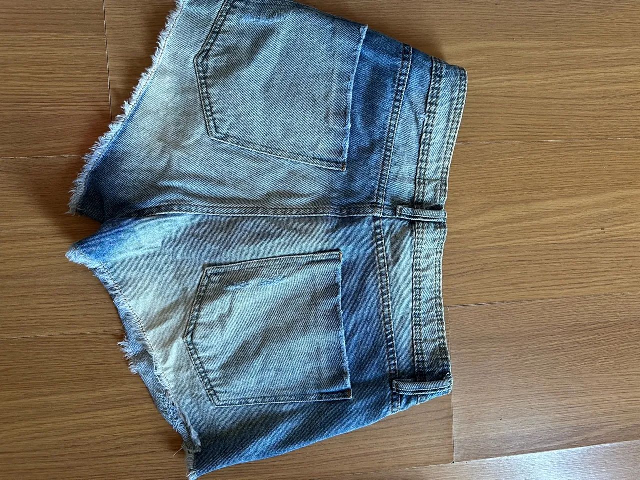 3 Shorts Jeans por 1 preço  - Foto 5