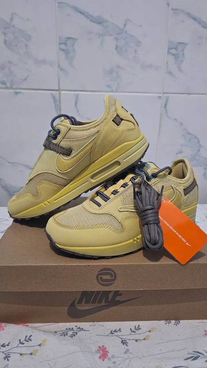 Air Max 1 x Travis Scott Saturn Gold 