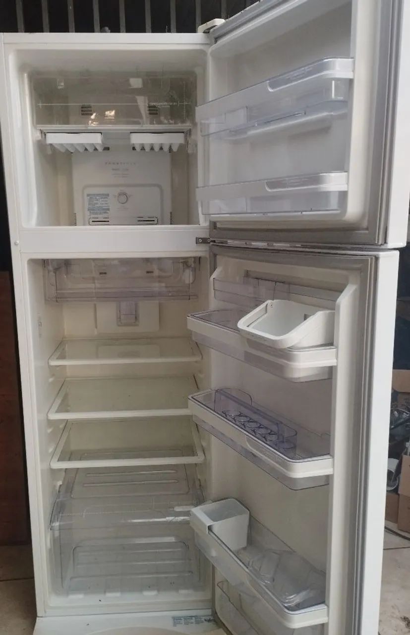 Geladeira frost free 370 LTS eletroclux - Foto 5