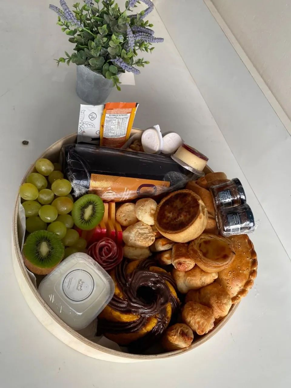 Cesta de café da manhã e da tarde para presente
