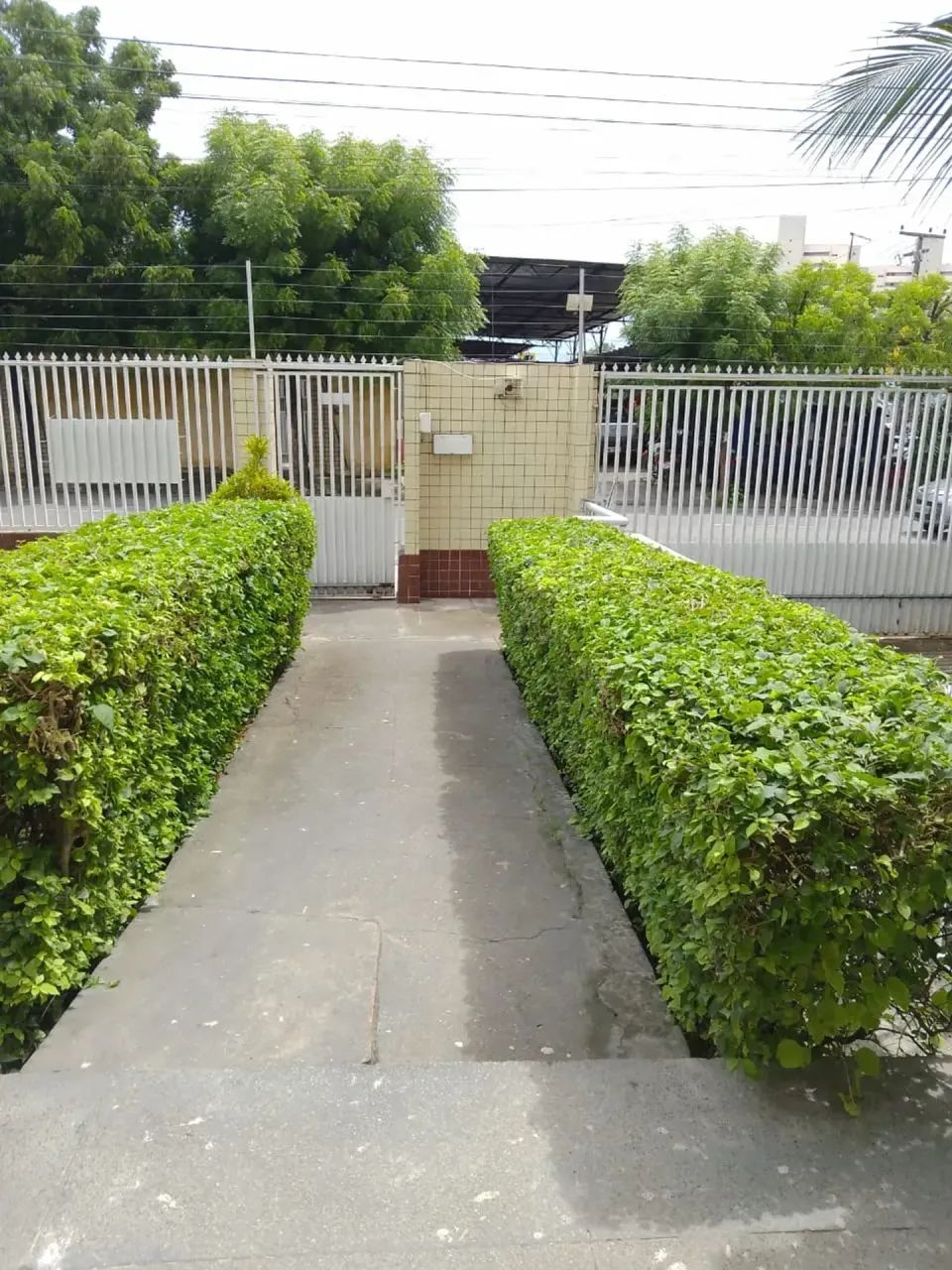Apartamento com 85m2, 03 quartos, sala com varanda, 01 vaga de garagem. - Foto 2