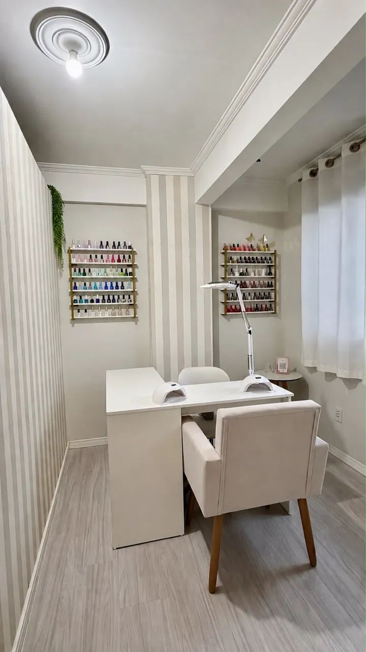 Mesa manicure / porta esmalte 