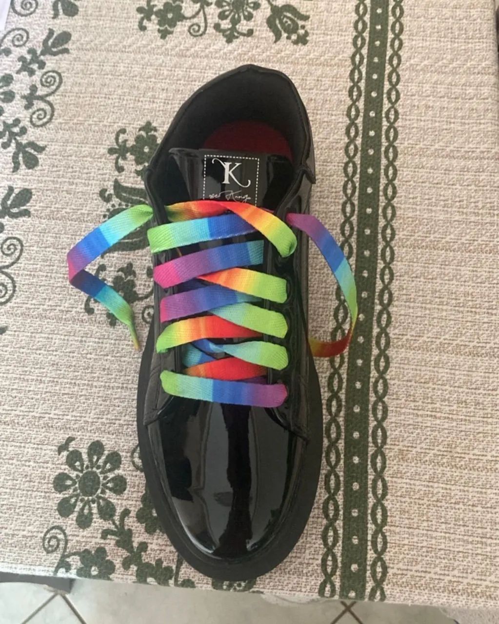 Tenis Preto com cadarço Colorido  - Foto 3