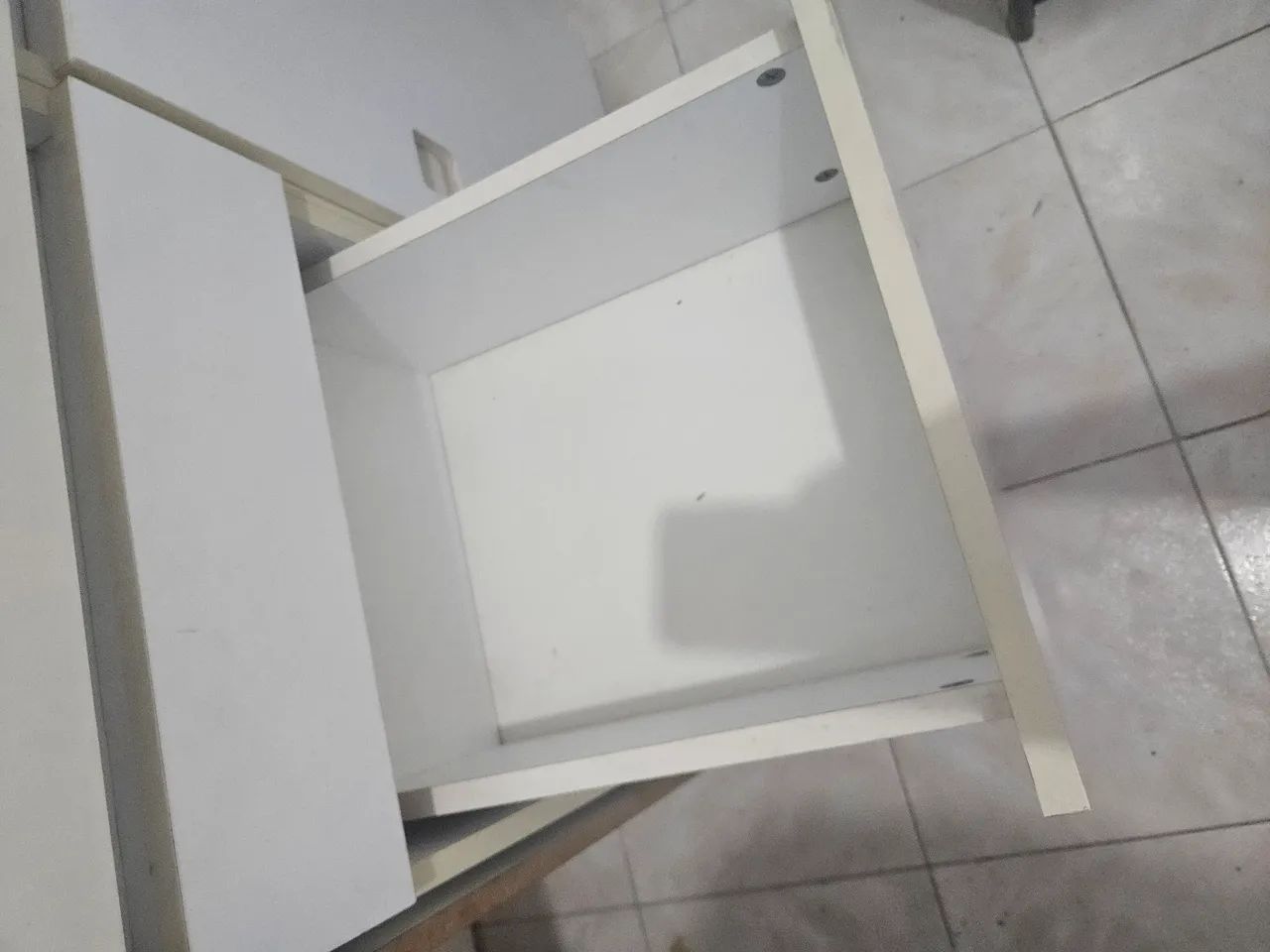 Mesa em L para Escritório com Armário e Gaveteiro - Foto 3