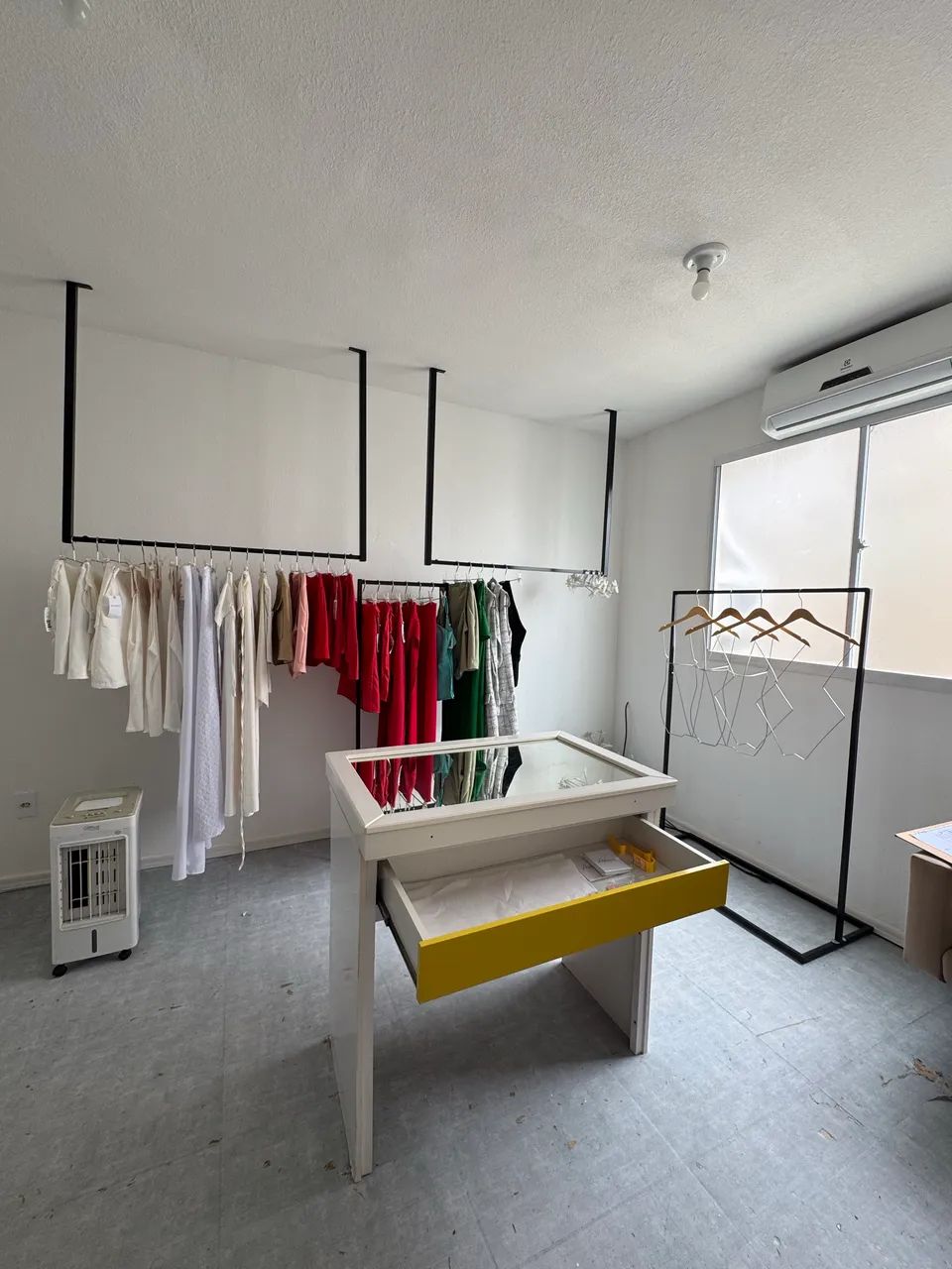 Estrutura + estoque para montar sua loja de roupas