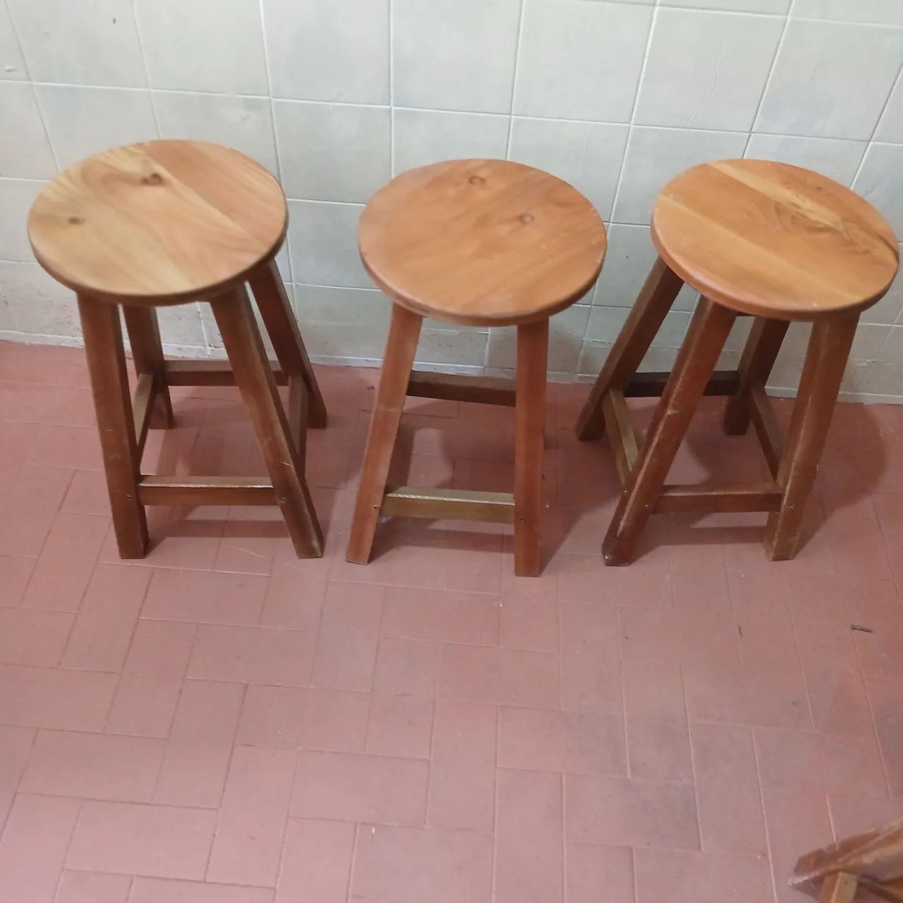 Banquetas de madeira maciça  - Foto 2