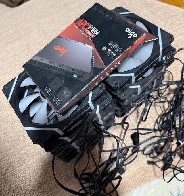KIT 10 Fans AIGO AM12 PRO + Controladora