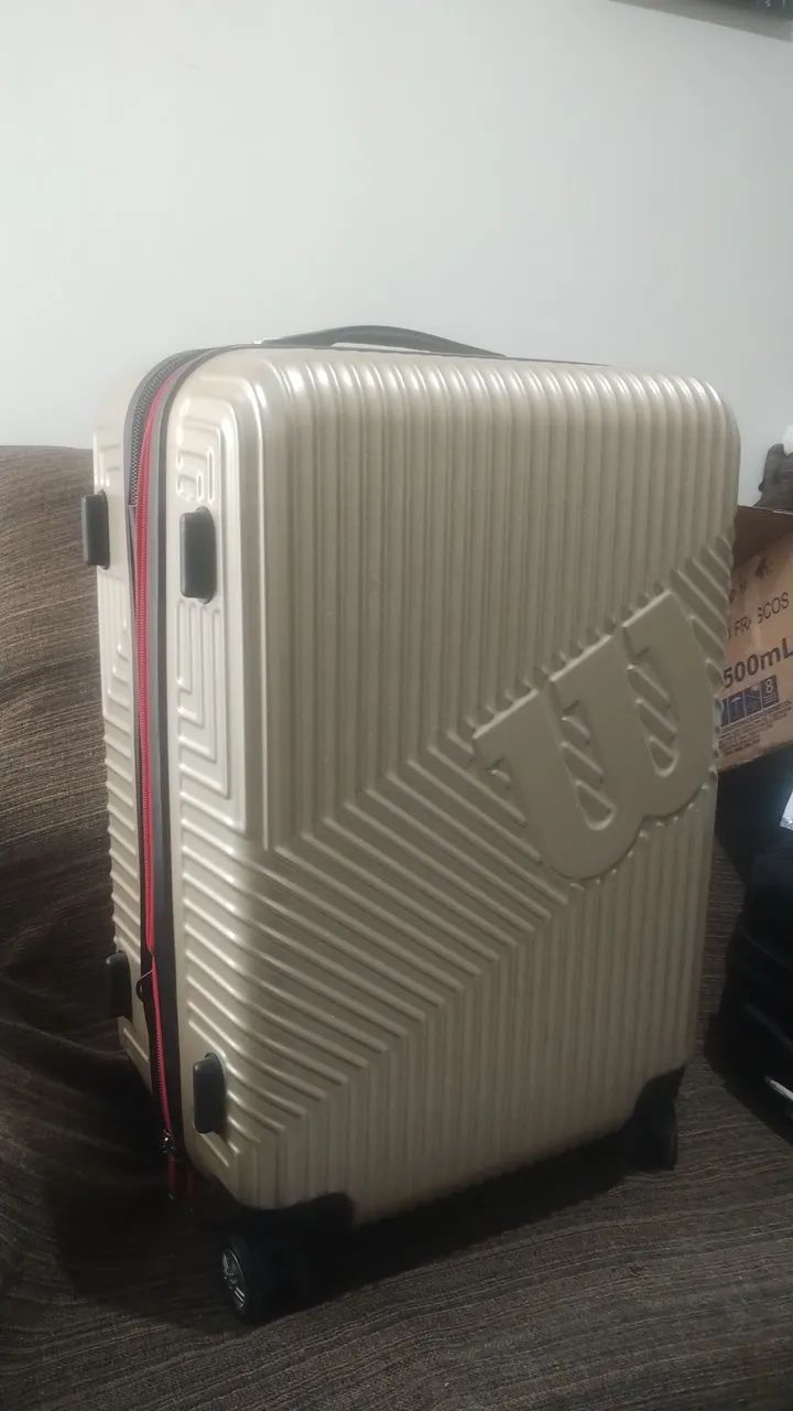 Mala da marca Wilson com capacidade para 23 kg. - Foto 2