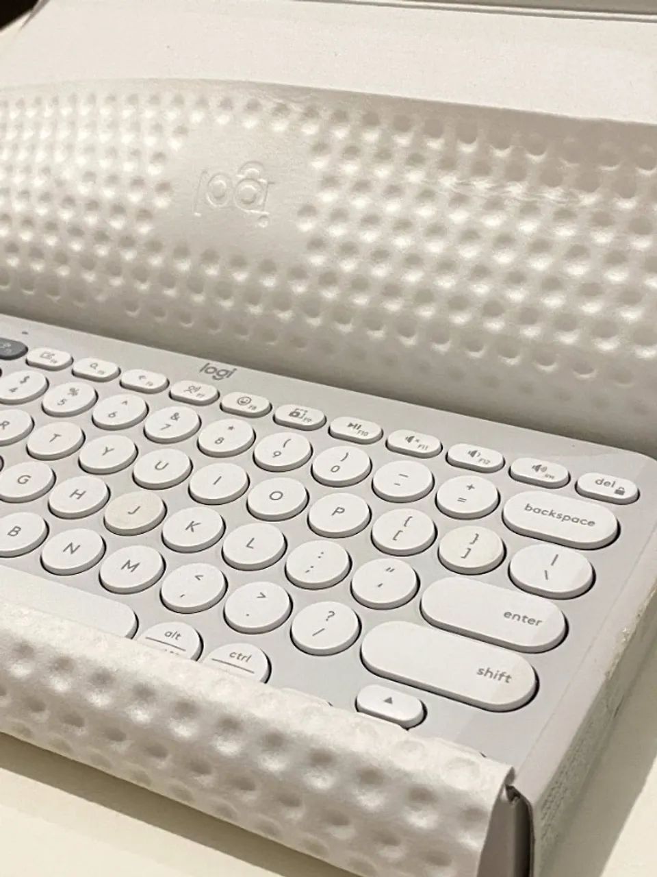 Teclado Logitech Sem Fio - Keys 2 K380s Branco - Foto 4