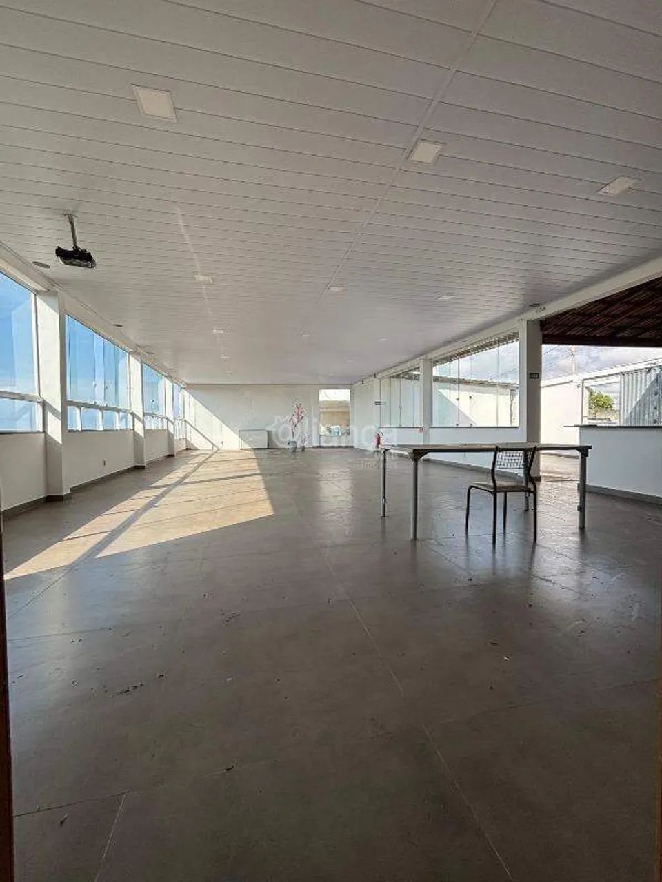 PONTO COMERCIAL 250M2 EM PONTA DA FRUTA