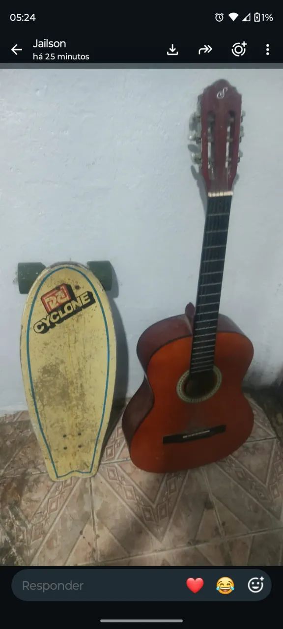 Violão e skate 