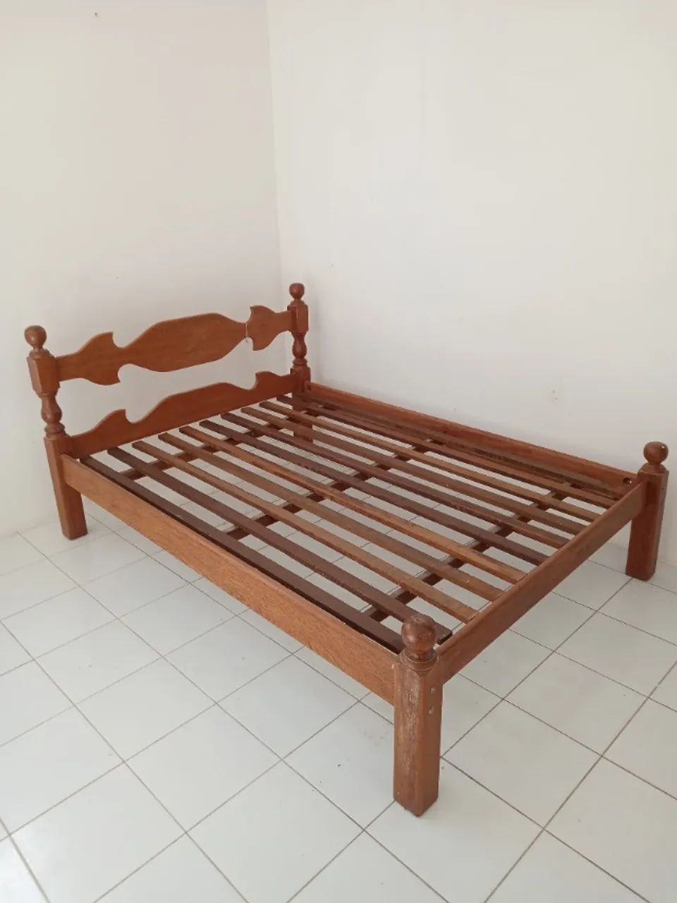 Cama de casal madeira maciça 