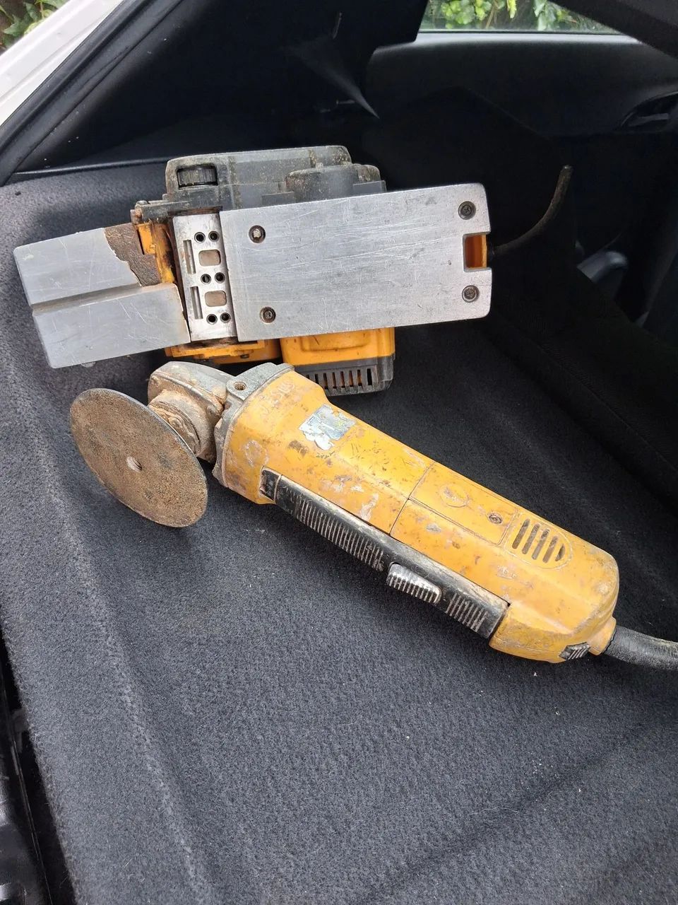 Plaina elétrica dewalt e Esmerilhadeira dewalt pra arrumar 